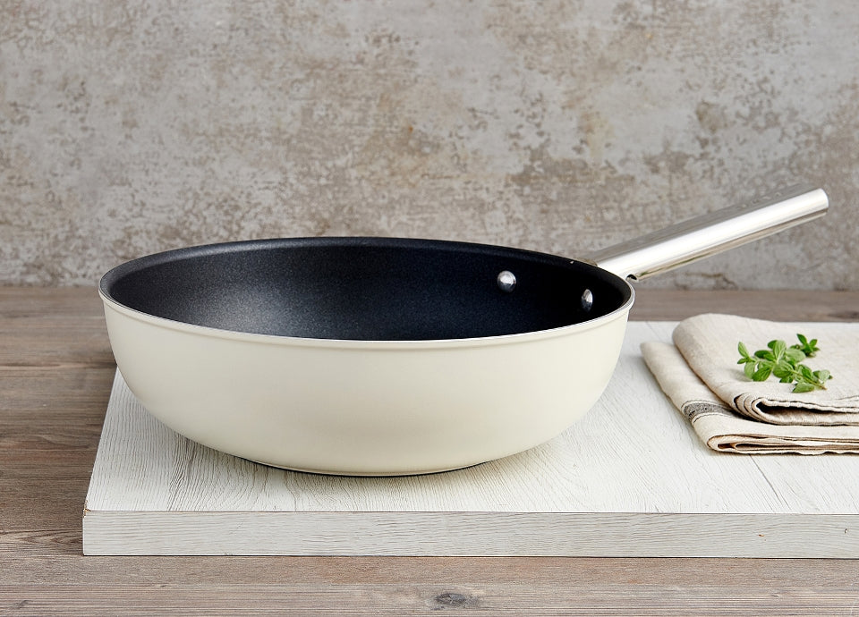 Batería de cocina Smeg Wok estilo años 50
