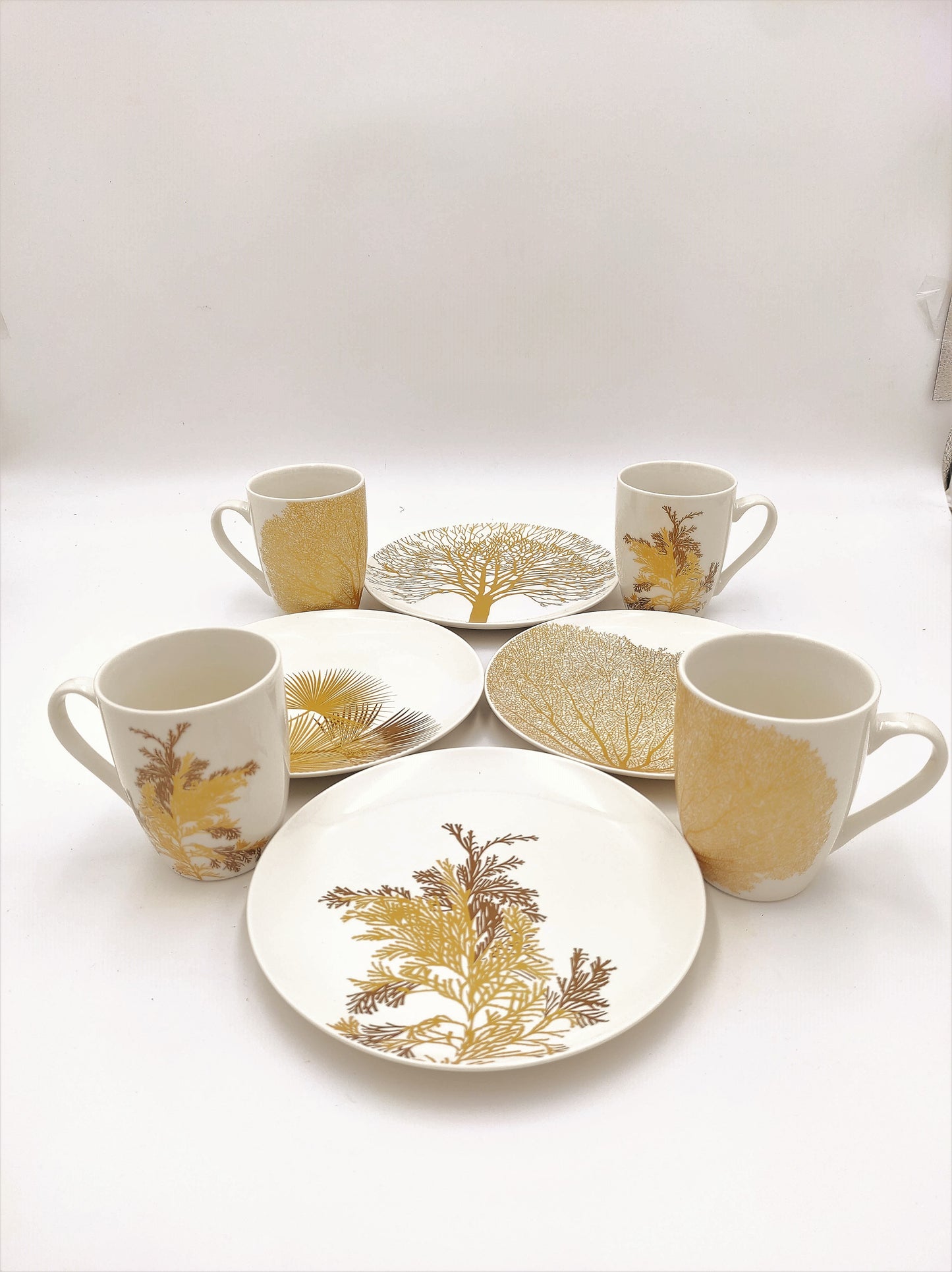 WD Lifestyle New Bone China Juego de 4 platos y 4 tazas en cerámica y acabado dorado