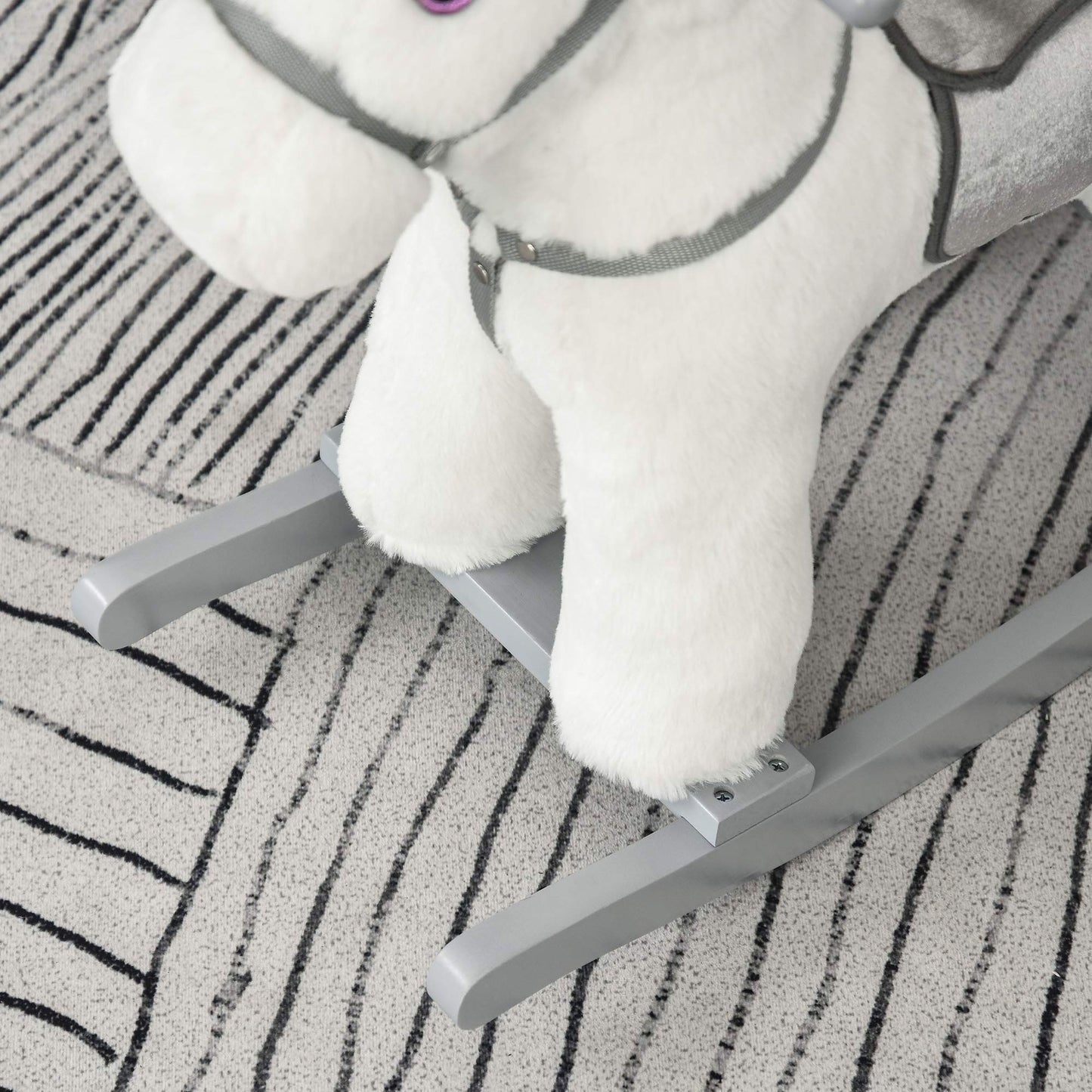 HOMCOM Cavallo a Dondolo per Bambini in Peluche e Legno con Suoni e Orsetto Incluso, per Bimbi da 18-36 Mesi, 65x26x55cm, Bianco